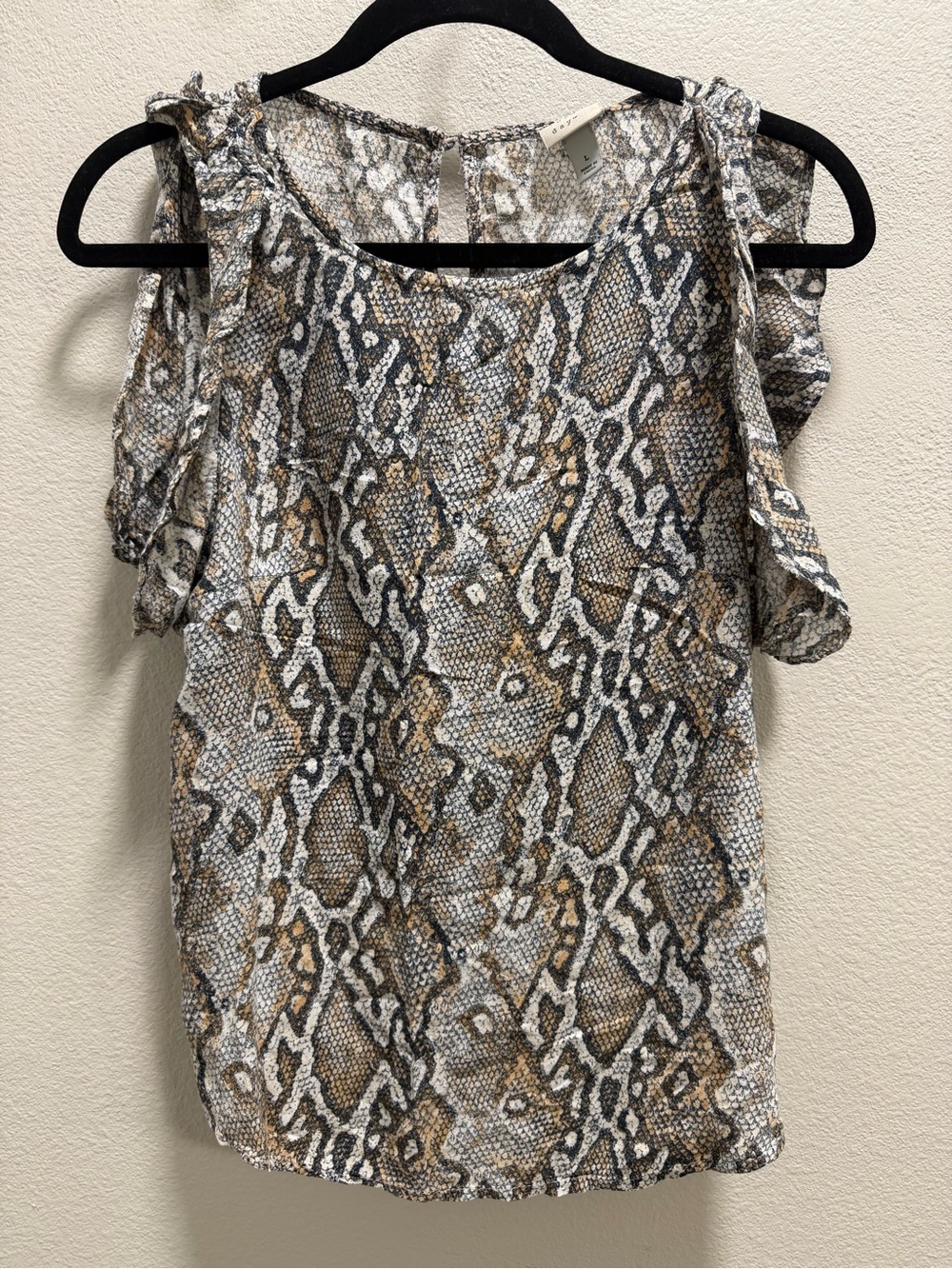 a new day Snake-Print Cold flutter Shoulder Blouse in Brown, Cream, Gray